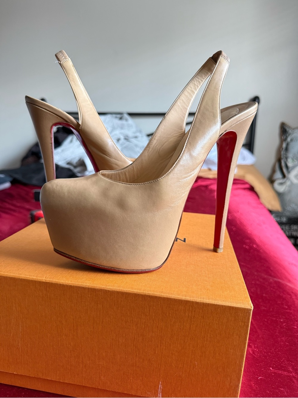Christian Louboutin Nude daffodil Slingback